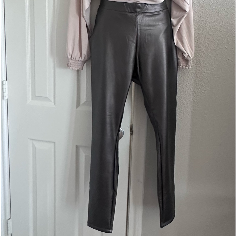 Very nice metallic grey leggings